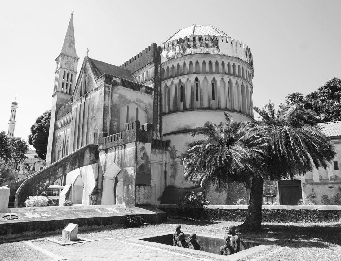 Noah Jigsaw Puzzle Tinghir, Morocco. Todra Oasis in Atlas Mountains, ancient berber architecture in black white 1000 pieces