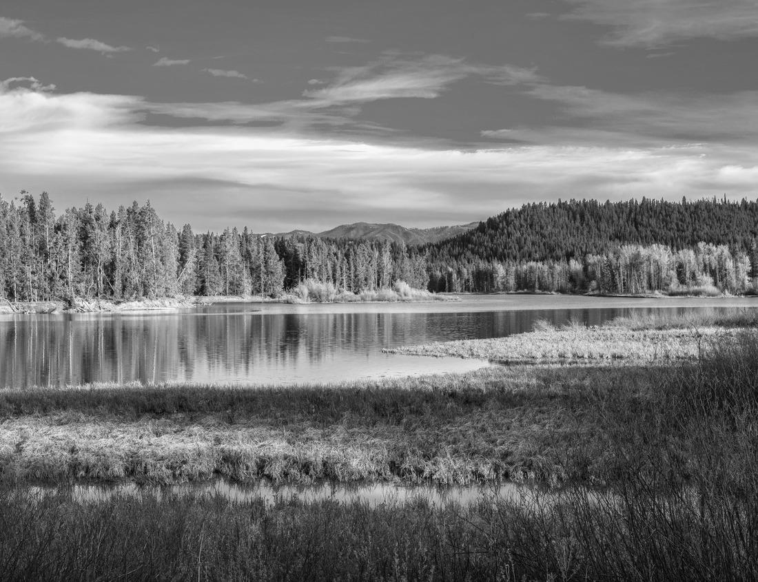 Noah Jigsaw Puzzle Panorama of railroad tracks of the Oregon Trunk Subdivision crossing the Deschutes River near Grass Valley, Oregon, USA in black white 1000 pieces