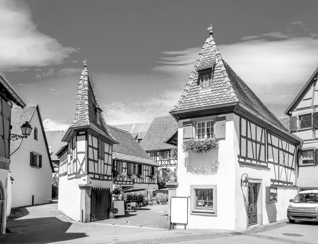 Noah Jigsaw Puzzle Stunning view of famous Hallstatt mountain village with Hallstatter lake. Popular travel destination. Location: Hallstatt, Salzkammergut region, Austria, Alps. Europe in black white 1000 pieces