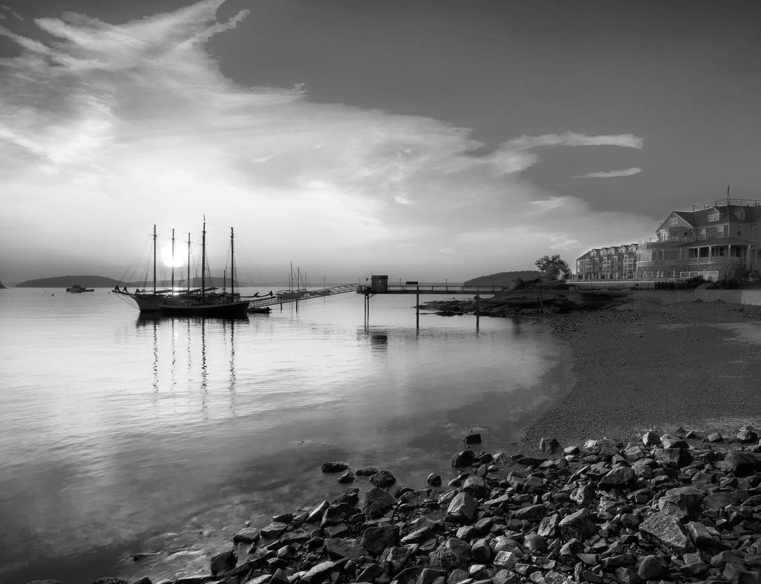 Noah Jigsaw Puzzle Prague scenic spring aerial view of the Prague Old Town pier architecture Charles Bridge over Vltava river in Prague, Czechia. Old Town of Prague with the Castle in the background, Czech Republic in black white 1000 pieces