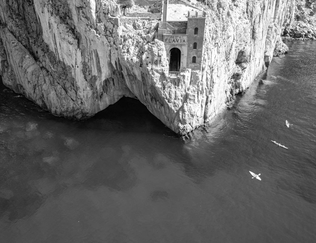 Noah Jigsaw Puzzle View of Nusa Dua resort area in the vicinity of Denpasar in southern Bali, Indonesia in black white 1000 pieces