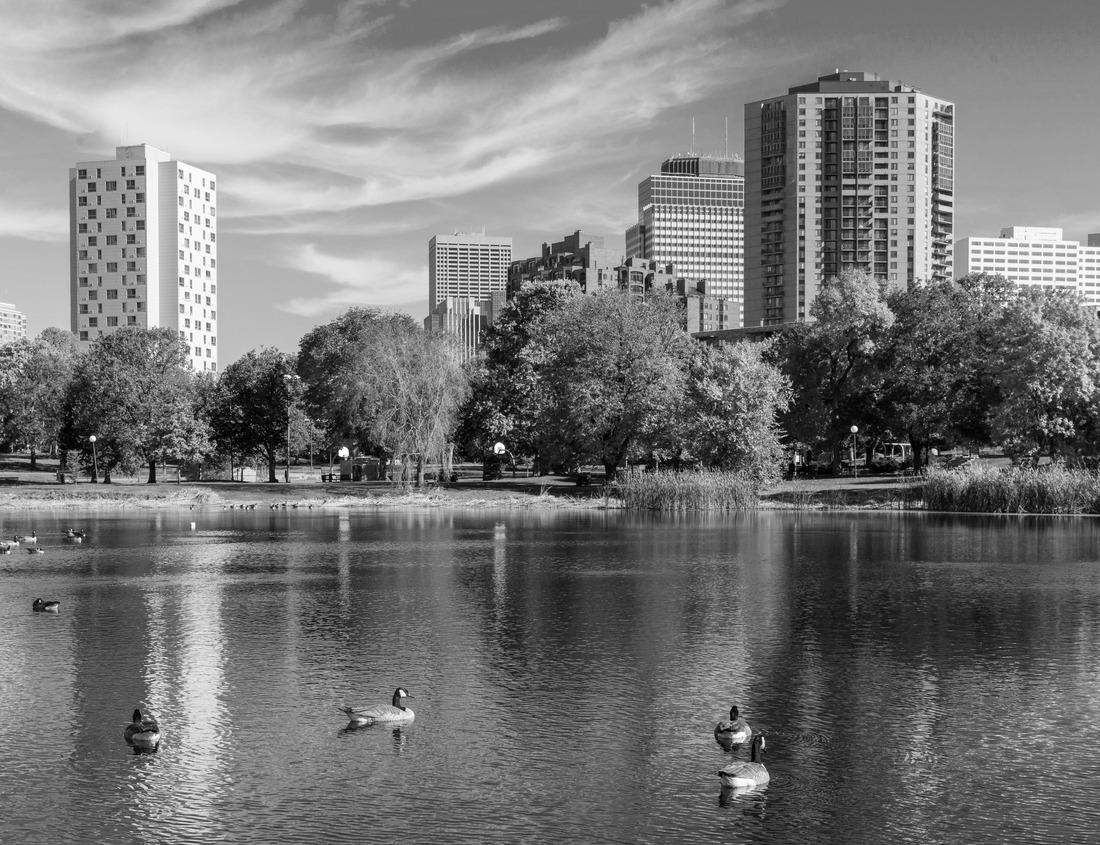 Wisconsin State Capitol at Dusk 1000pc PuzzleBlack and White