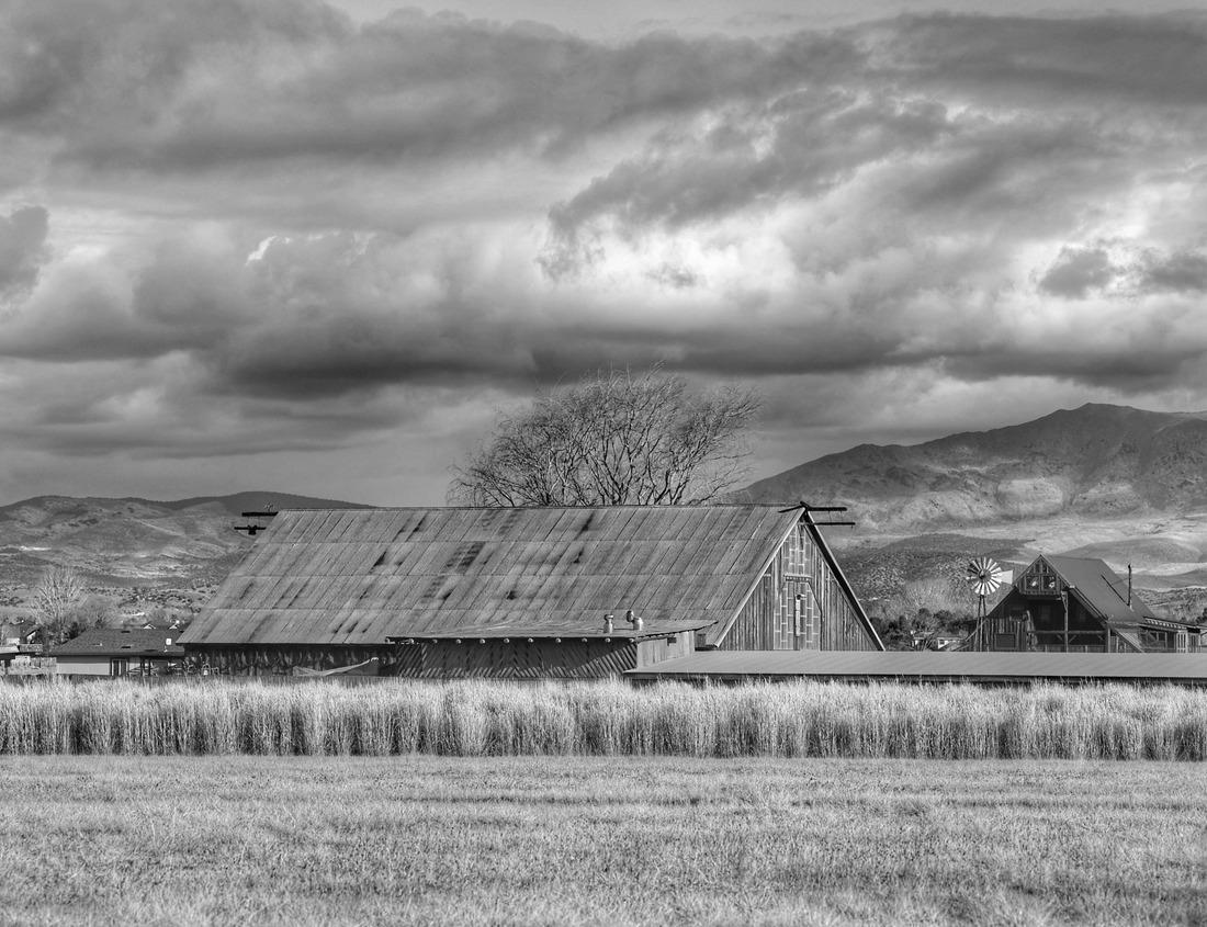 Noah Jigsaw Puzzle Skyline of Athens with Monastiraki square and Acropolis hill during summer sunny day before sunset. Athens, Greece in black white 1000 pieces