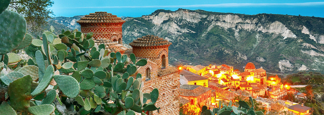 Noah Jigsaw Puzzle Sunset over old famous medieval village Stilo in Calabria. View on church and city. Southern Italy panorama 1000 pieces