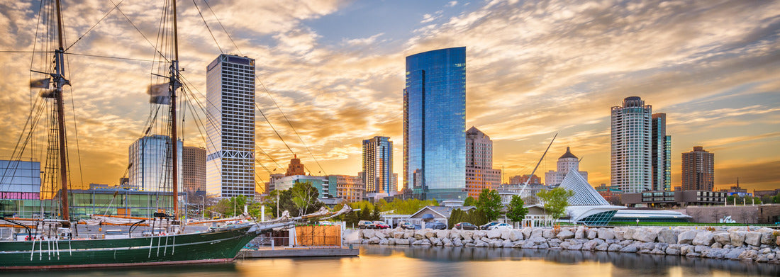 Noah Jigsaw Puzzle Milwaukee, Wisconsin, USA downtown city skyline on Lake Michigan at twilight panorama 1000 pieces