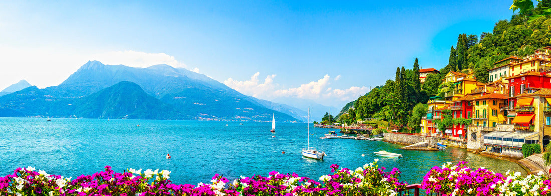 Noah Jigsaw Puzzle Town of Varenna in the Lake Como area. Italian traditional lake village panorama 1000 pieces