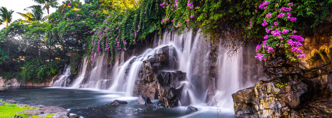 Noah Jigsaw Puzzle A beautiful waterfall in Hawaii panorama 1000 pieces