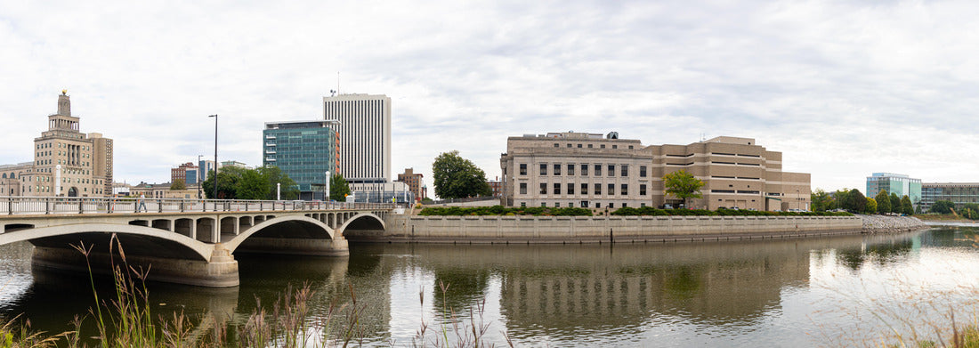 Noah Jigsaw Puzzle Cedar Rapids, city in the state of Iowa, United States of America, on the other side of the Cedar River panorama 1000 pieces