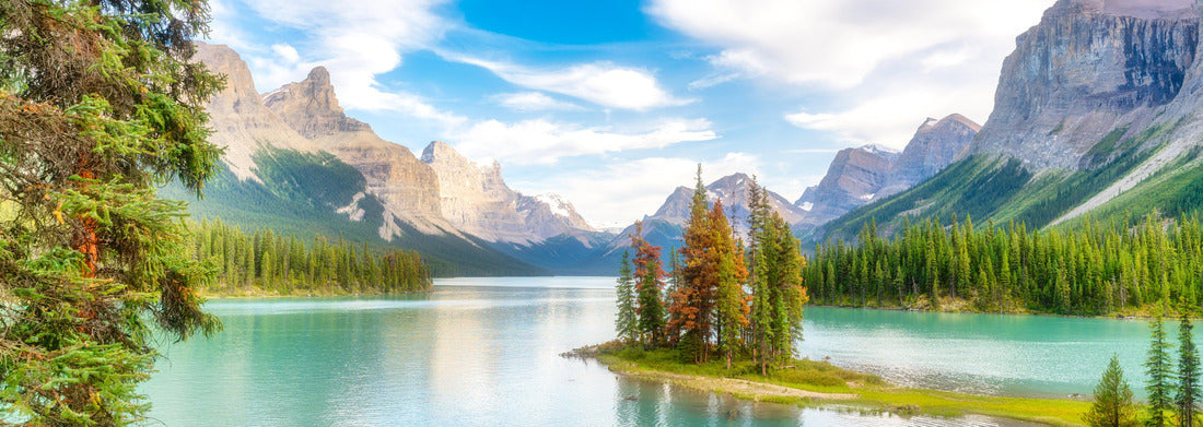 Noah Jigsaw Puzzle Spirit Island, Maligne Lake, Jasper National Park, Canada. Idyllic landscape panorama 1000 pieces