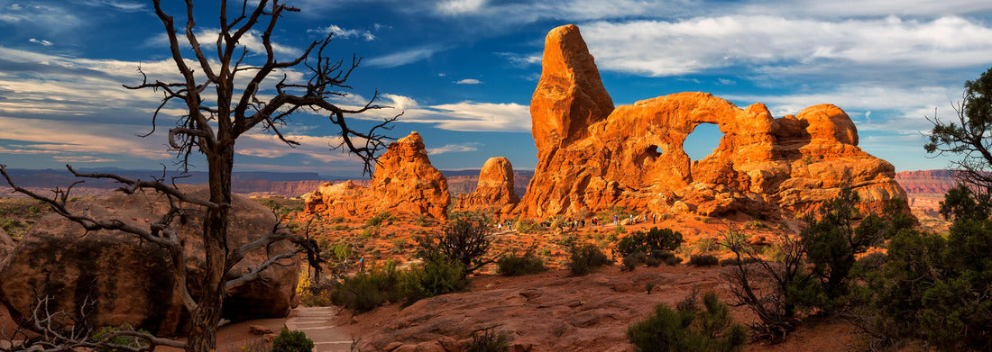 Noah Jigsaw Puzzle View of Turret Arch in Arches National Park, Utah, USA at sunrise panorama 1000 pieces