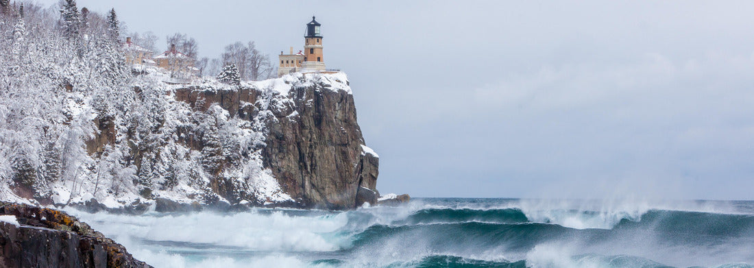 Noah Jigsaw Puzzle Lake Superior Waves rolling onto the shore at Split Rock Light House panorama 1000 pieces