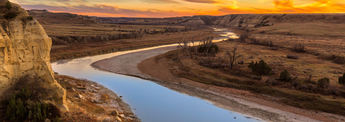 Noah Jigsaw Puzzle The Little Missouri River cuts through Theodore Roosevelt National Park, North Dakota panorama 1000 pieces