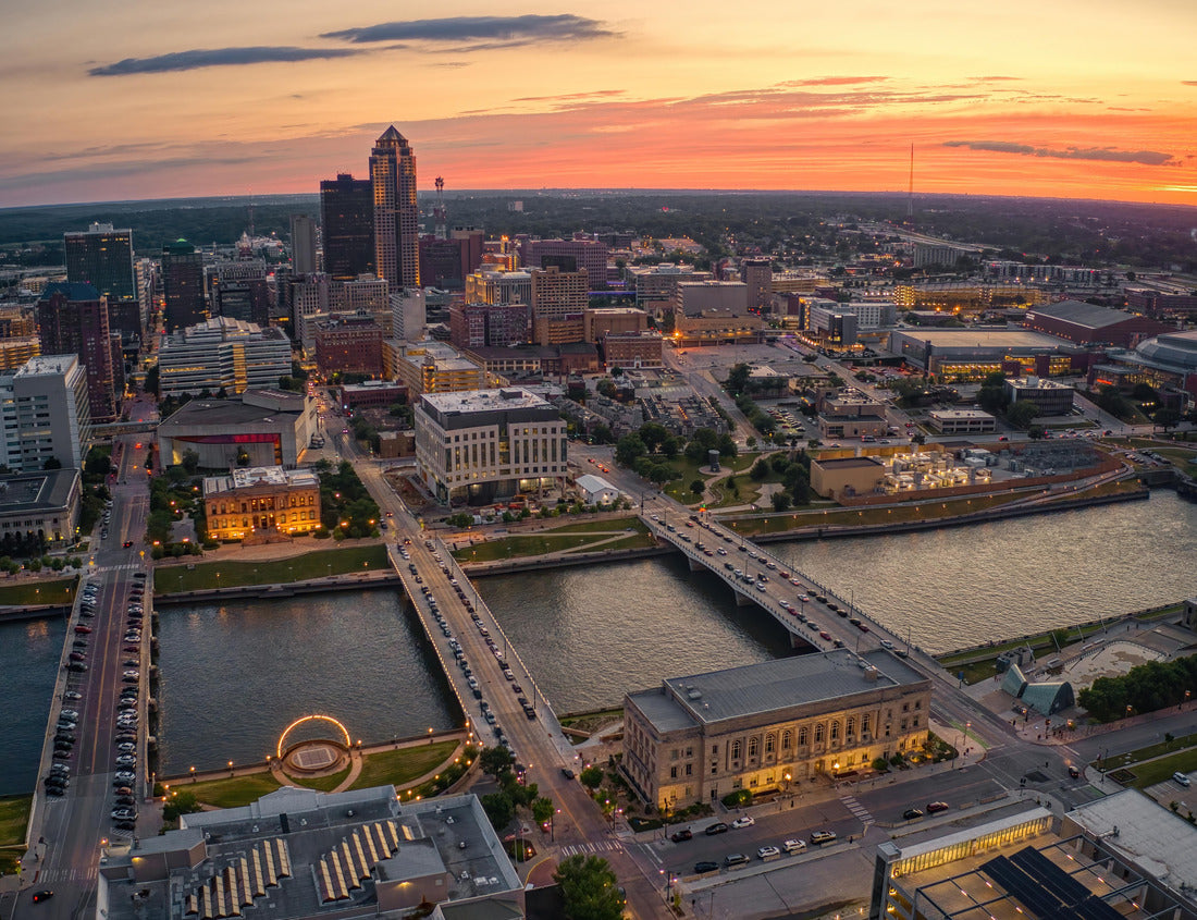 Noah Jigsaw Puzzle Des Moines, Iowa Skyline at Sunset 1000 pieces