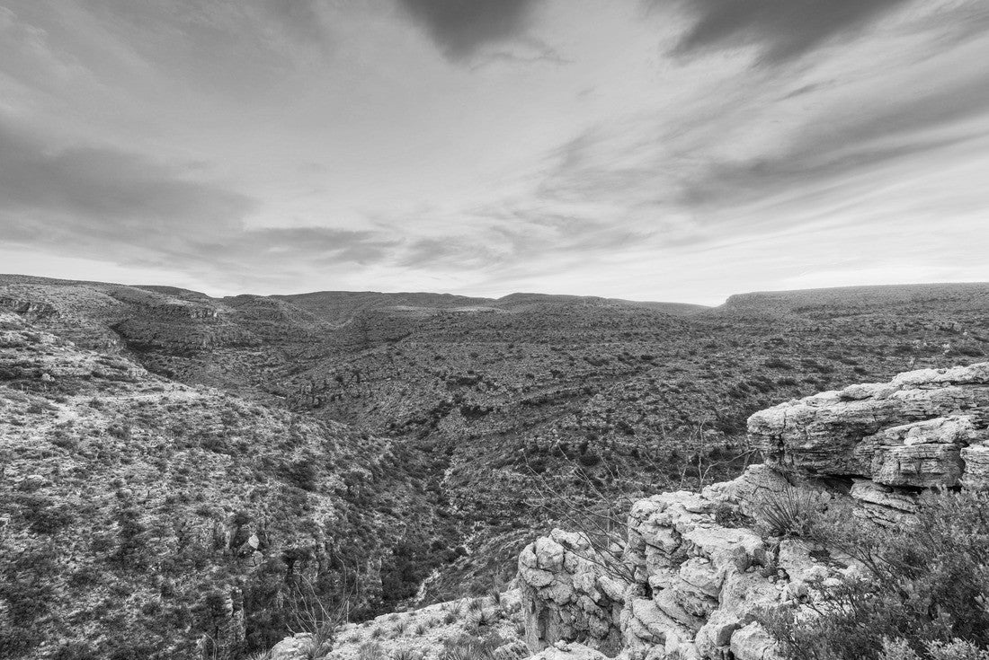 Carlsbad Cavern National Park, New Mexico, USA overlooking Rattlesnake Canyon just after sunset 2000pc PuzzleBlack and White