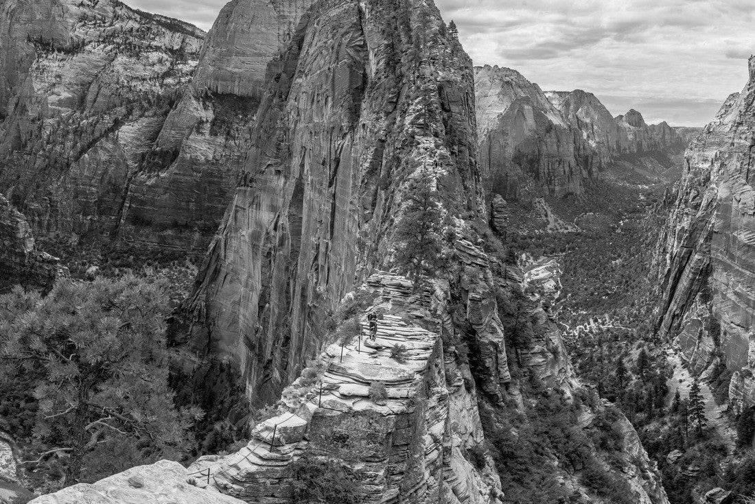 Zion Canyon seen from the Angels Landing Trail high up in the mountain in Zion National Park, Utah 2000pc PuzzleBlack and White