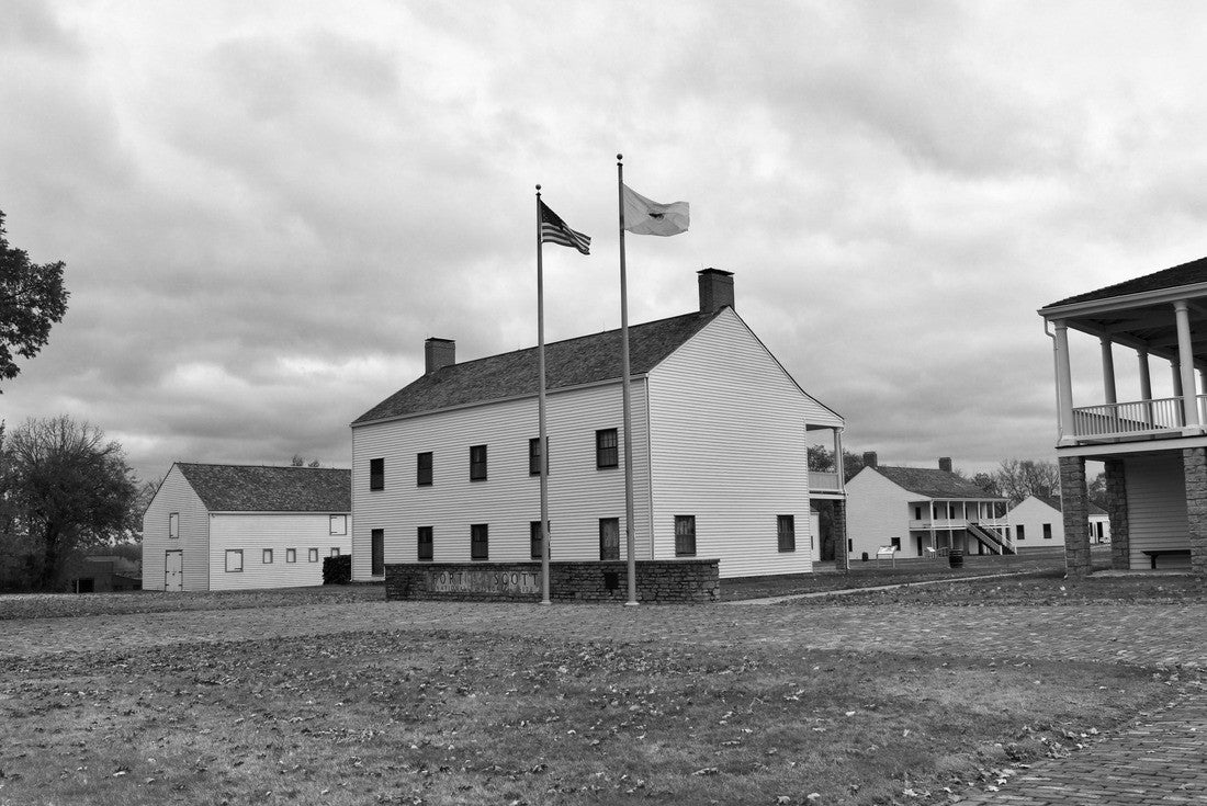 Fort Scott National Historic Site, Kansas 2000pc PuzzleBlack and White