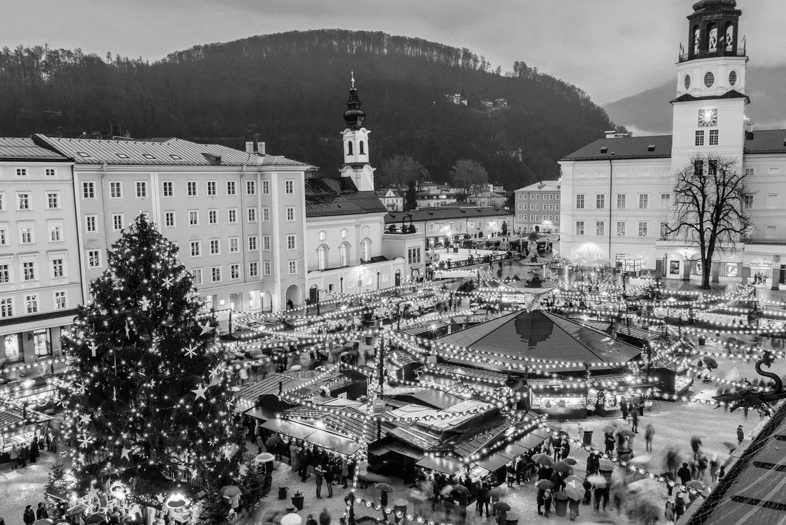 Salzburg, Austria. Christmas market in the old town of Salzburg 2000pc PuzzleBlack and White