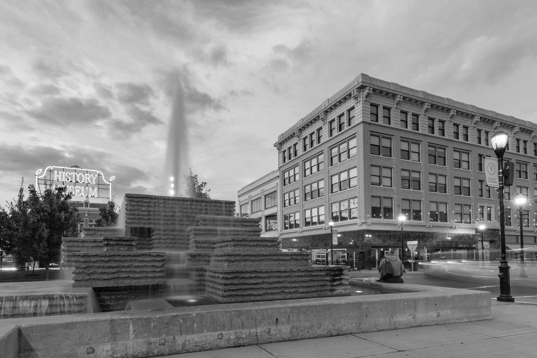 Sunset with downtown Springfield Missouri skyline 2000pc PuzzleBlack and White