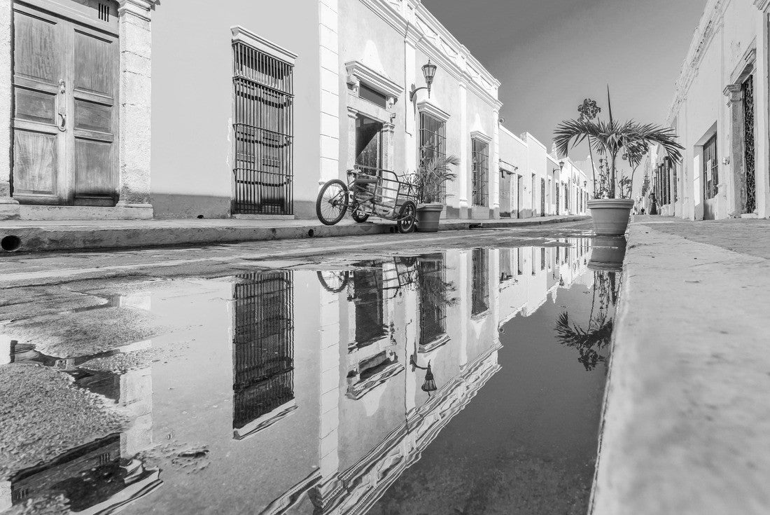 Campeche, Mexico. Street in the old town of San Francisco de Campeche 2000pc PuzzleBlack and White