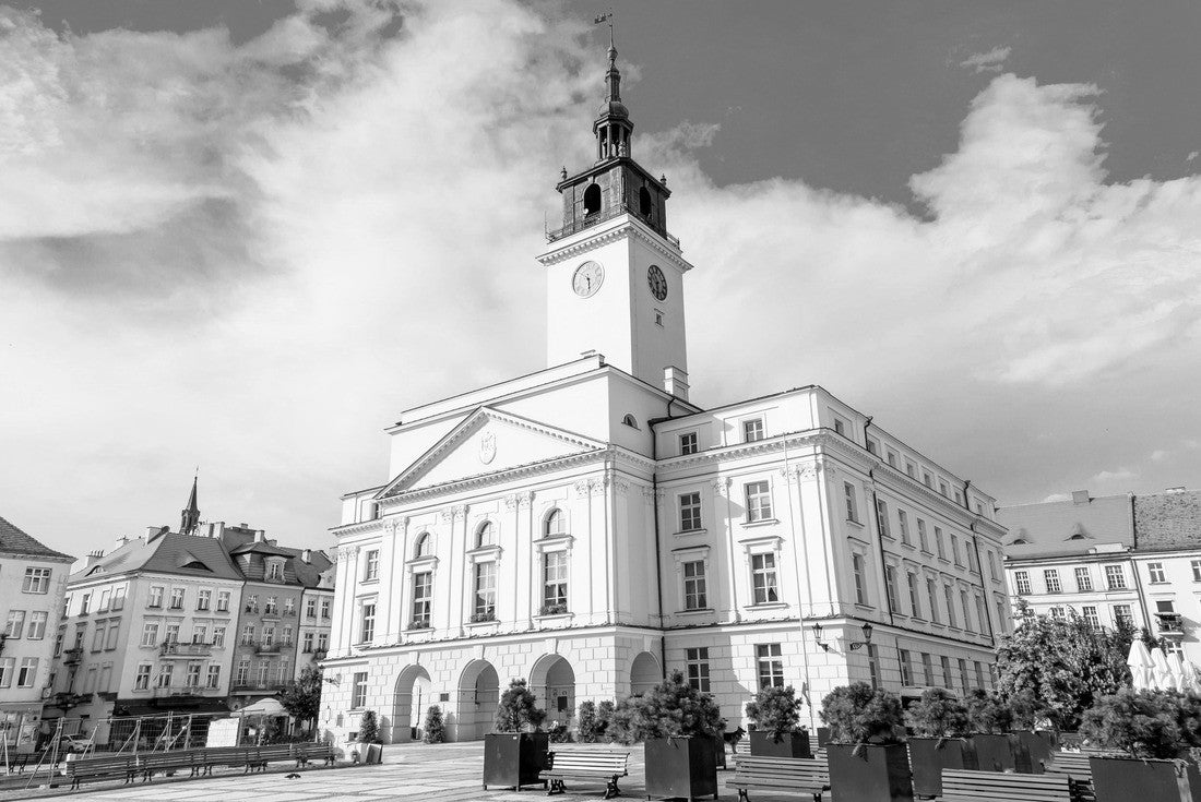 Old town square with town hall in city of Kalisz, Poland 2000pc PuzzleBlack and White