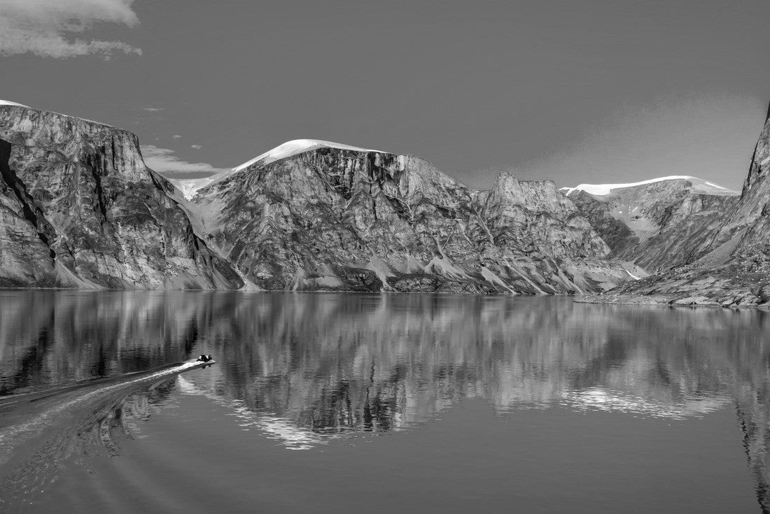 Mountain landscape with reflection. Sam Ford Fjord, Baffin Island in Nunavut, Arctic Canada 2000pc PuzzleBlack and White