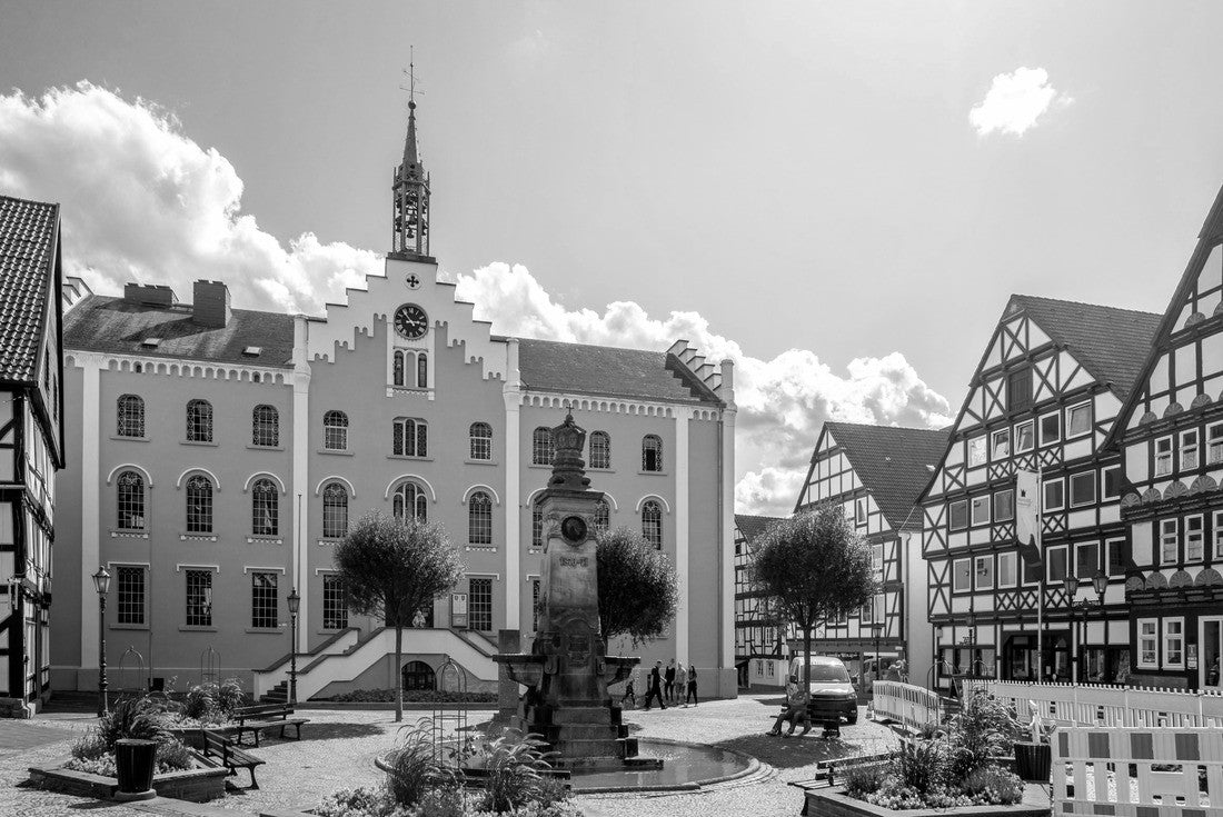 City hall and Market in Hofgeismar, Hessen, Germany 2000pc PuzzleBlack and White