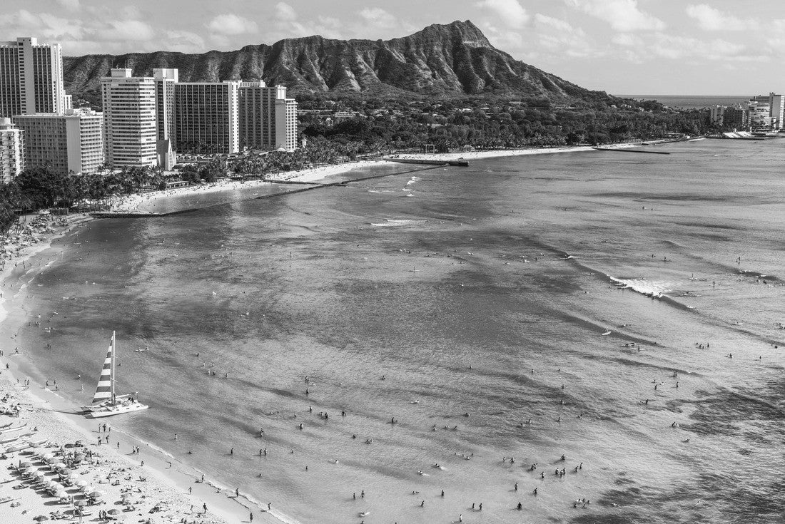 Noah Jigsaw Puzzle Hawaii beach Honolulu city travel landscape of Waikiki beach and Diamond Head mountain peak at sunset, Oahu island in black white 2000 pieces