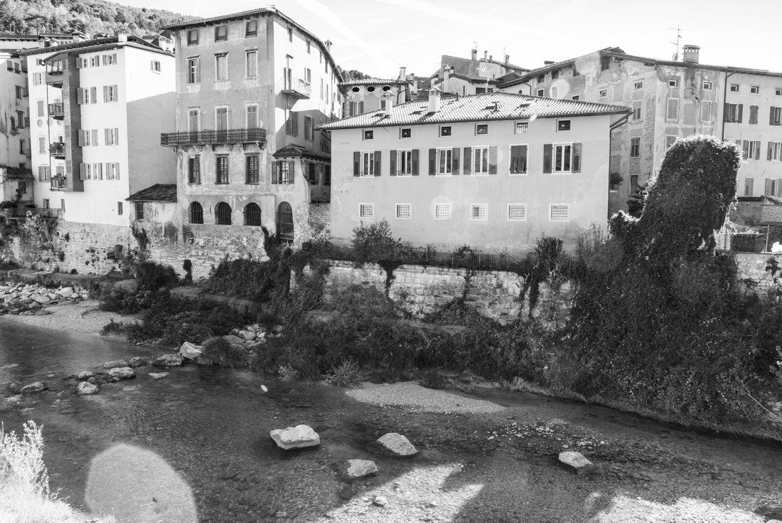 houses along river Adige in Rovereto, Italy 2000pc PuzzleBlack and White