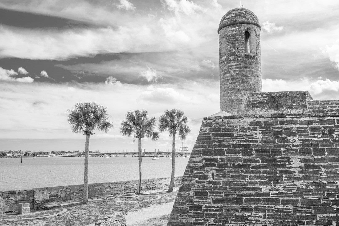 St. Augustine, Florida at the Castillo de San Marcos National Monument 2000pc PuzzleBlack and White