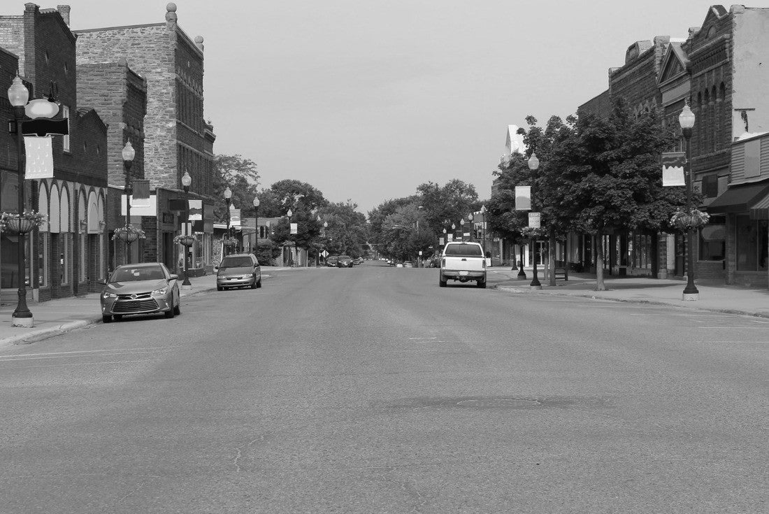 Main street in Pipestone Minnesota on a summer afternoon. Typical mid-western small town 2000pc PuzzleBlack and White