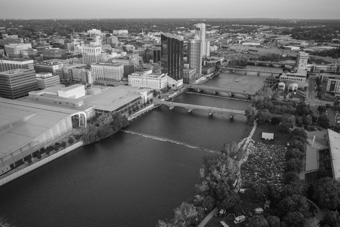 Grand River in Grand Rapids, Michigan 2000pc PuzzleBlack and White
