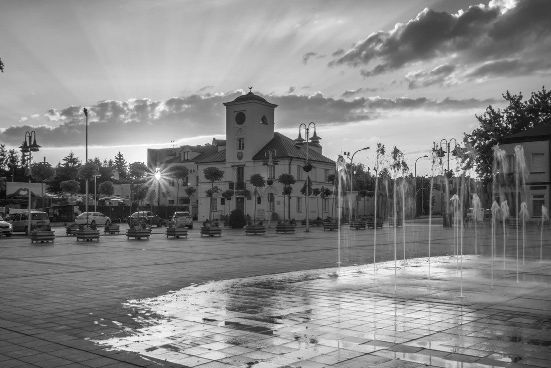 Sunset over the main square in Piaseczno city, Poland 2000pc PuzzleBlack and White