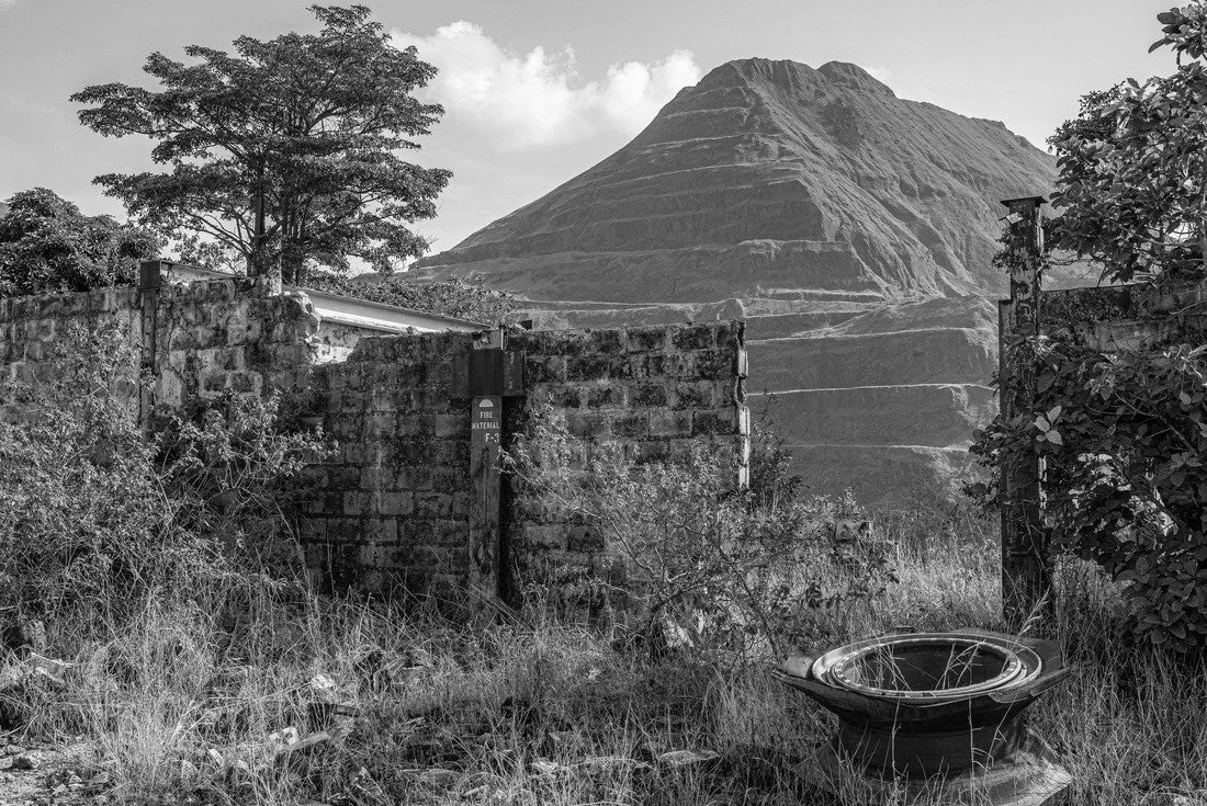 Noah Jigsaw Puzzle Mount Nimba, Liberia: an abandoned mining site and the highest point in West Africa in black white 2000 pieces