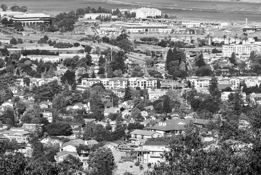 Aerial view of San Carlos in Silicon Valley ; residential areas with houses built on hills in the foreground; industrial areas and the shoreline of San Francisco bay in the background; California 2000pc PuzzleBlack and White