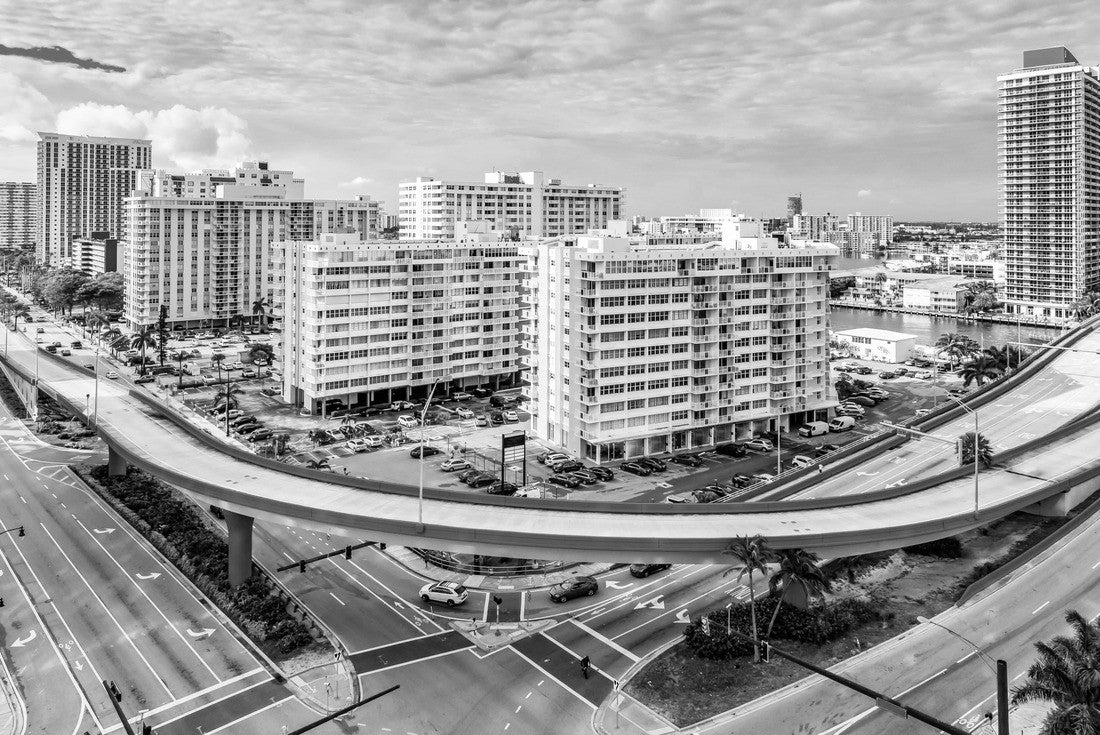 Hollywood, Florida. Downtown centre of Hallandale 2000pc PuzzleBlack and White
