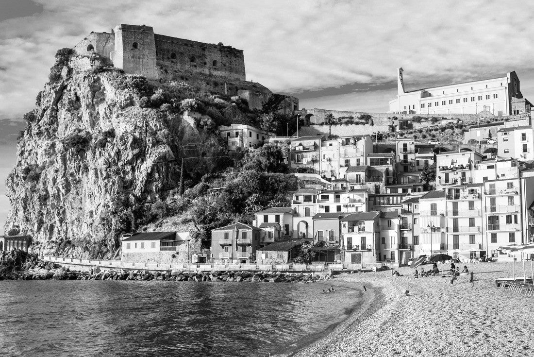 Calabria, Scilla medieval town with beautiful beach. Southern Italy 2000pc PuzzleBlack and White