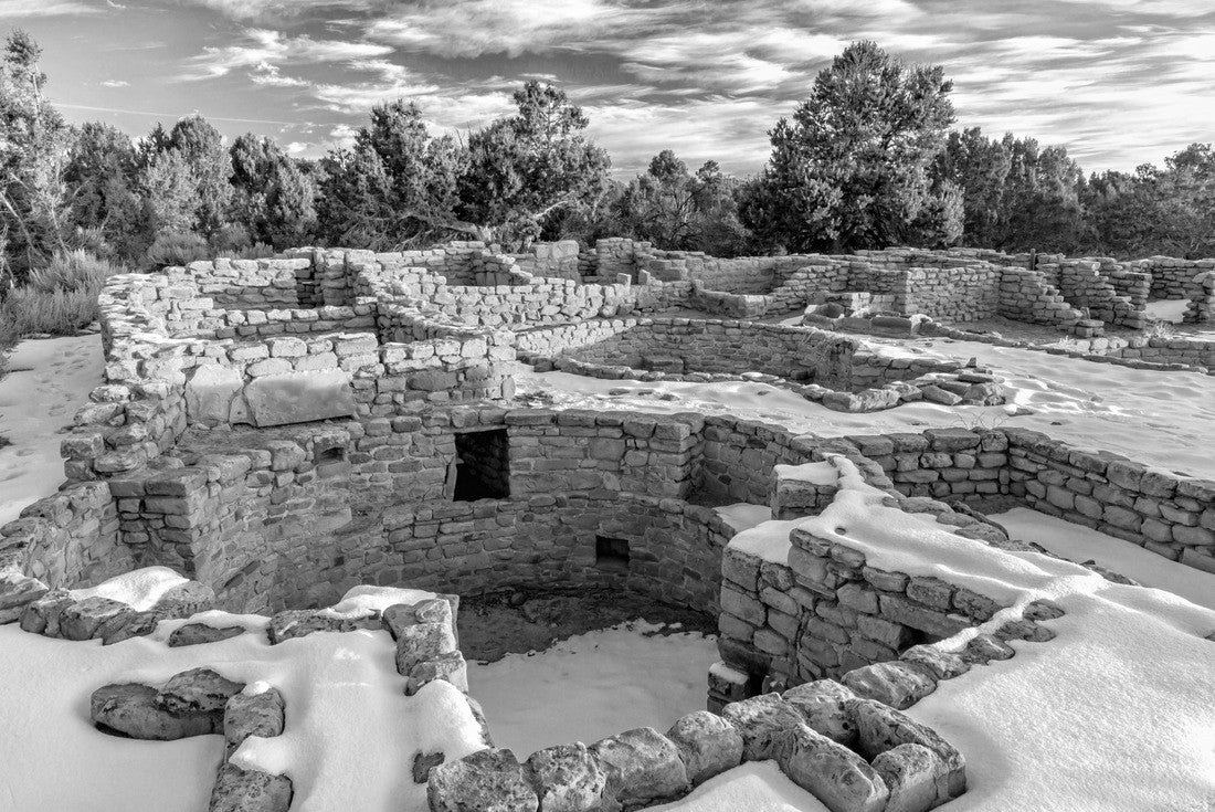 Snow surrounds the remains of mesa top Coyote Village on Chapin Mesa in Mesa Verde National Park, Colorado 2000pc PuzzleBlack and White