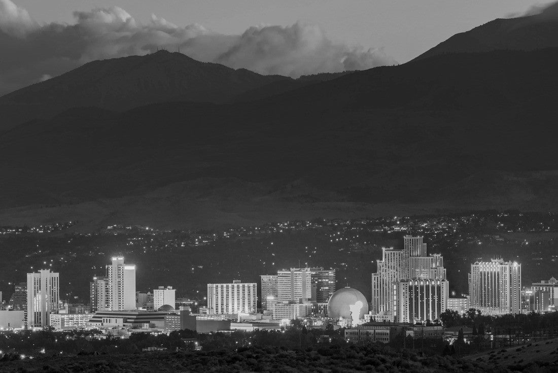 Skyline of Reno Nevada USA at Dusk 2000pc PuzzleBlack and White