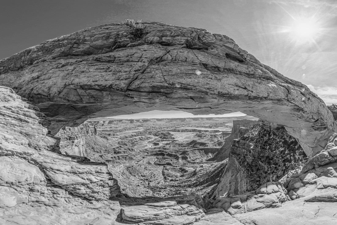 Noah Jigsaw Puzzle View on Mesa Arch in Canyonlands National Park in Utah in winter in black white 2000 pieces