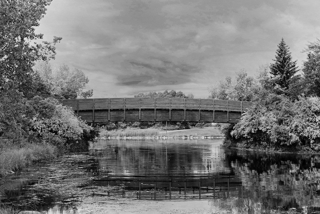 A bridge in Red Deer, Alberta 2000pc PuzzleBlack and White