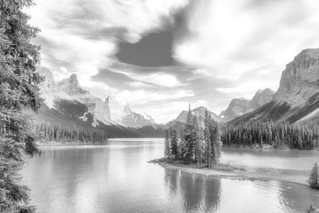 Spirit Island, Maligne Lake, Jasper National Park, Canada. Idyllic landscape 2000pc PuzzleBlack and White