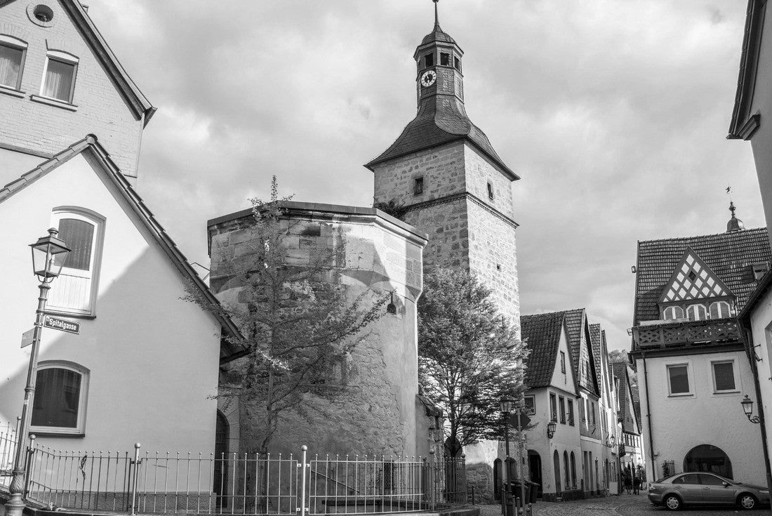 Kulmbach is the capital of the district Kulmbach in Bavaria. The city is famous for the castle Plassenburg. 2000pc PuzzleBlack and White