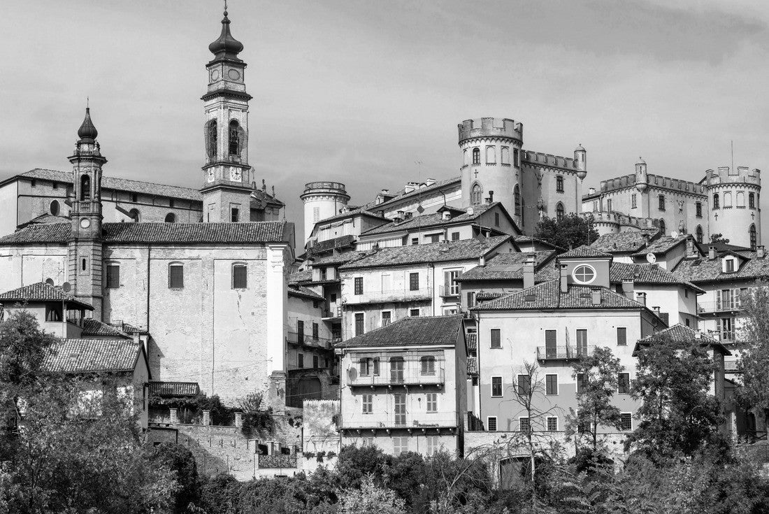 Pictorial medieval village (borgo) and castle - Costiglione d'Asti in Piemont, Italy 2000pc PuzzleBlack and White