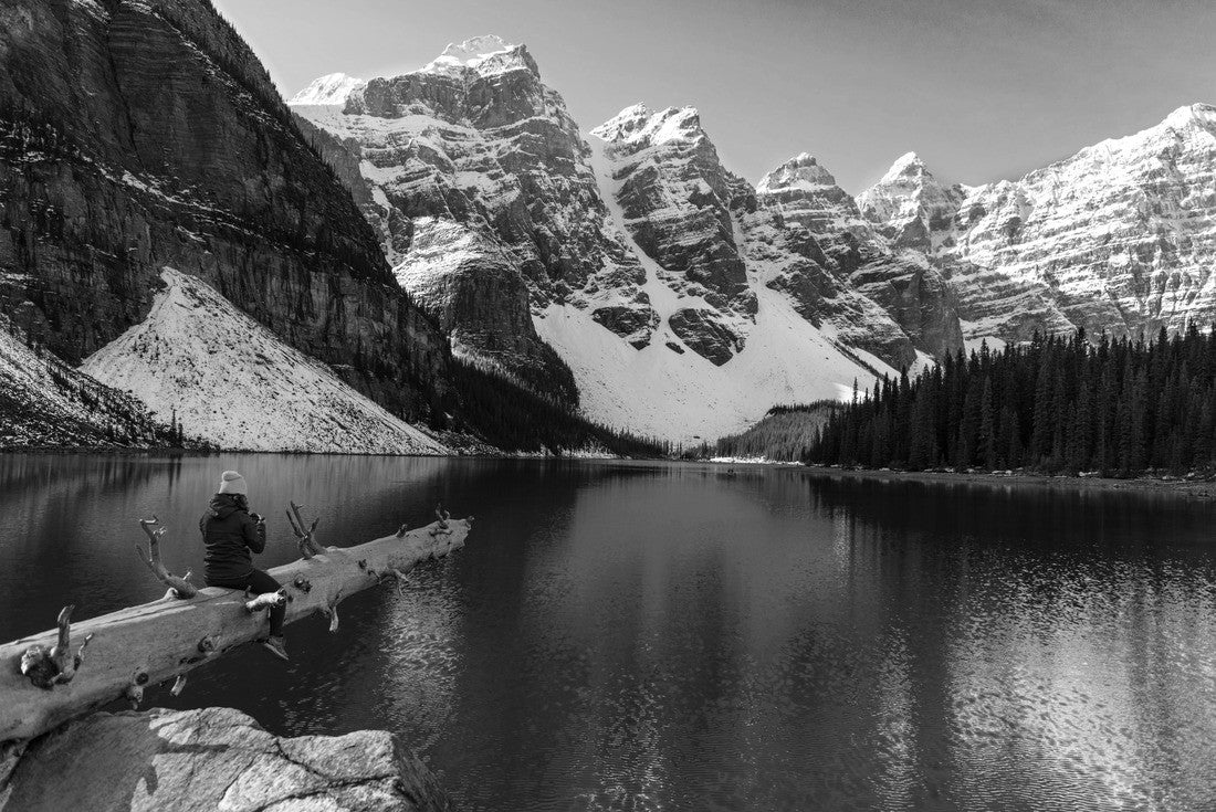 Noah Jigsaw Puzzle Beautiful turquoise water, Moraine Lake with snow-capped Rocky Mountains in Banff National Park, Alberta, Canada in black white 2000 pieces