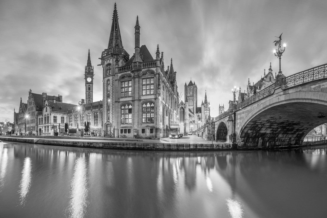 Ghent, Belgium old town cityscape from the river are at dawn 2000pc PuzzleBlack and White