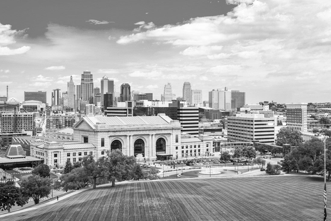 Kansas City, Missouri, USA downtown skyline with Union Station 2000pc PuzzleBlack and White