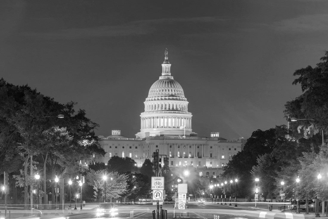 Night view of US Capitol Building from Pennsylvania Avenue in Washington DC, USA 2000pc PuzzleBlack and White