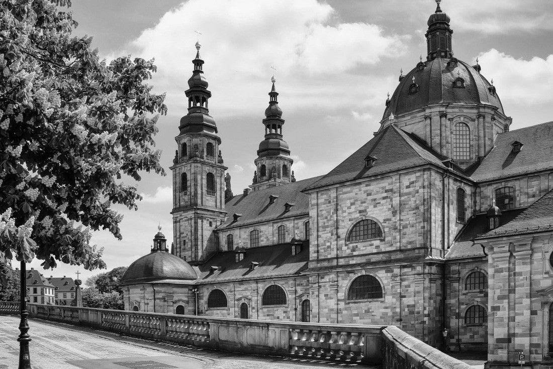 Cathedral in Fulda, Germany. Fulda Cathedral is the former abbey church of Fulda Abbey and the burial place of Saint Boniface 2000pc PuzzleBlack and White