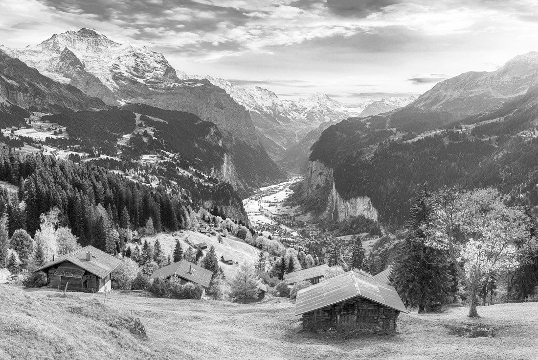 Beautiful autumn view of the picturesque mountain village of Wengen and the Lauterbrunnen Valley with the Jungfrau mountain in the background. Location: Wengen village, Bernese Oberland, Switzerland 2000pc PuzzleBlack and White