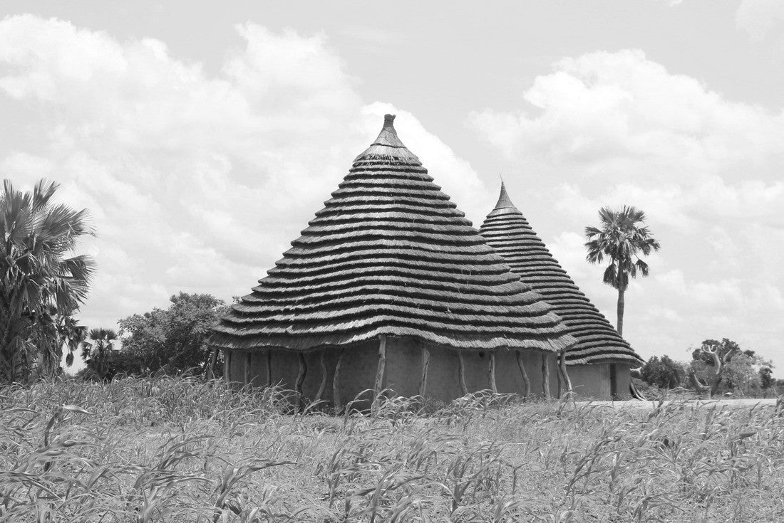 A hut in the village in South Sudan 2000pc PuzzleBlack and White